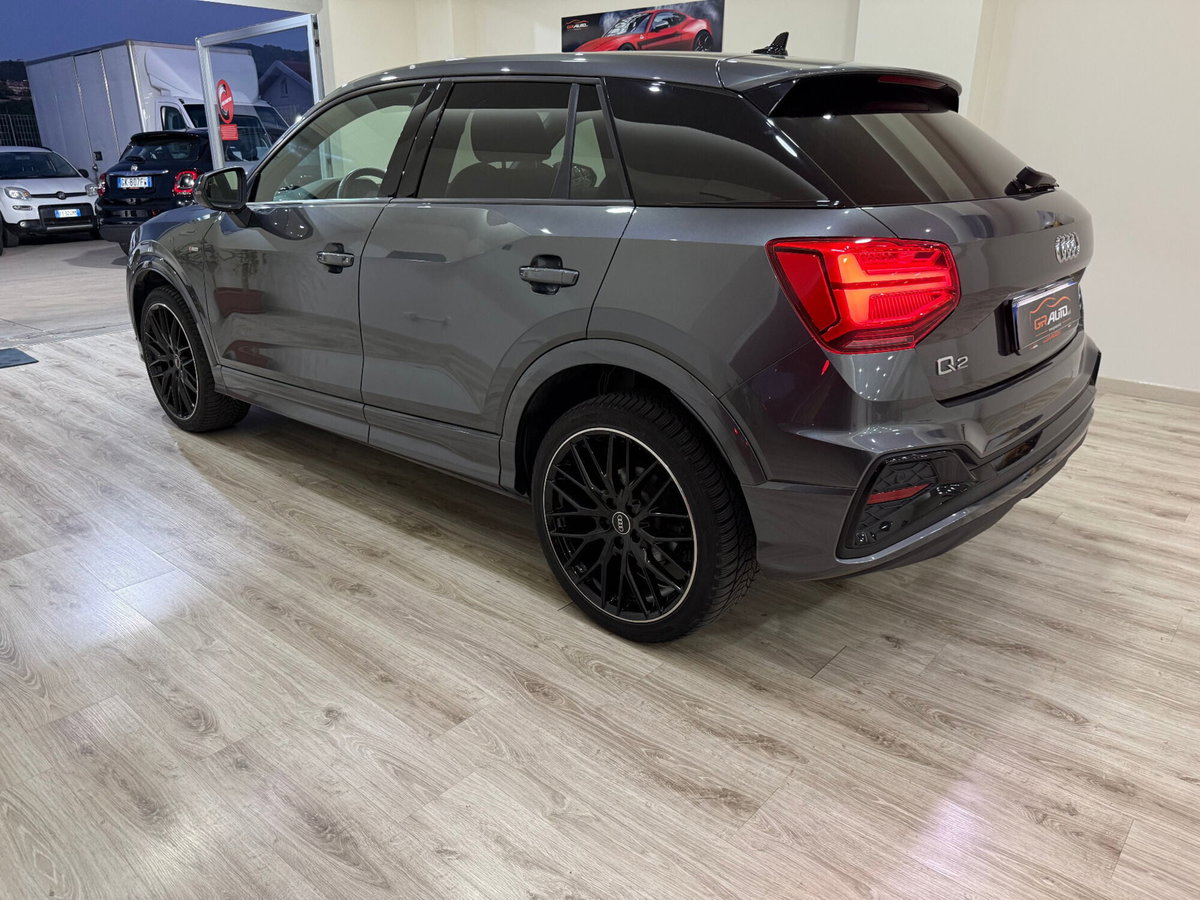 Audi Q2 35 2.0 tdi Identity Black s-tronic (2)