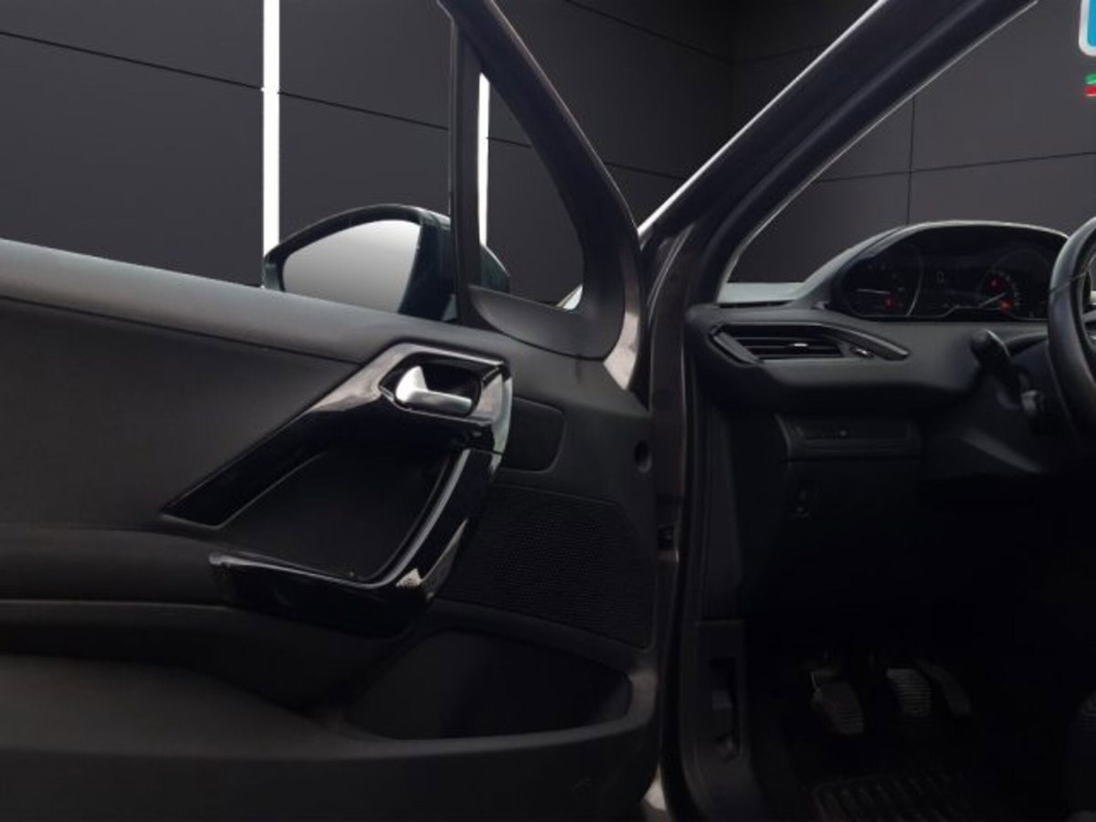 Peugeot 208 82 5 porte Allure (18)