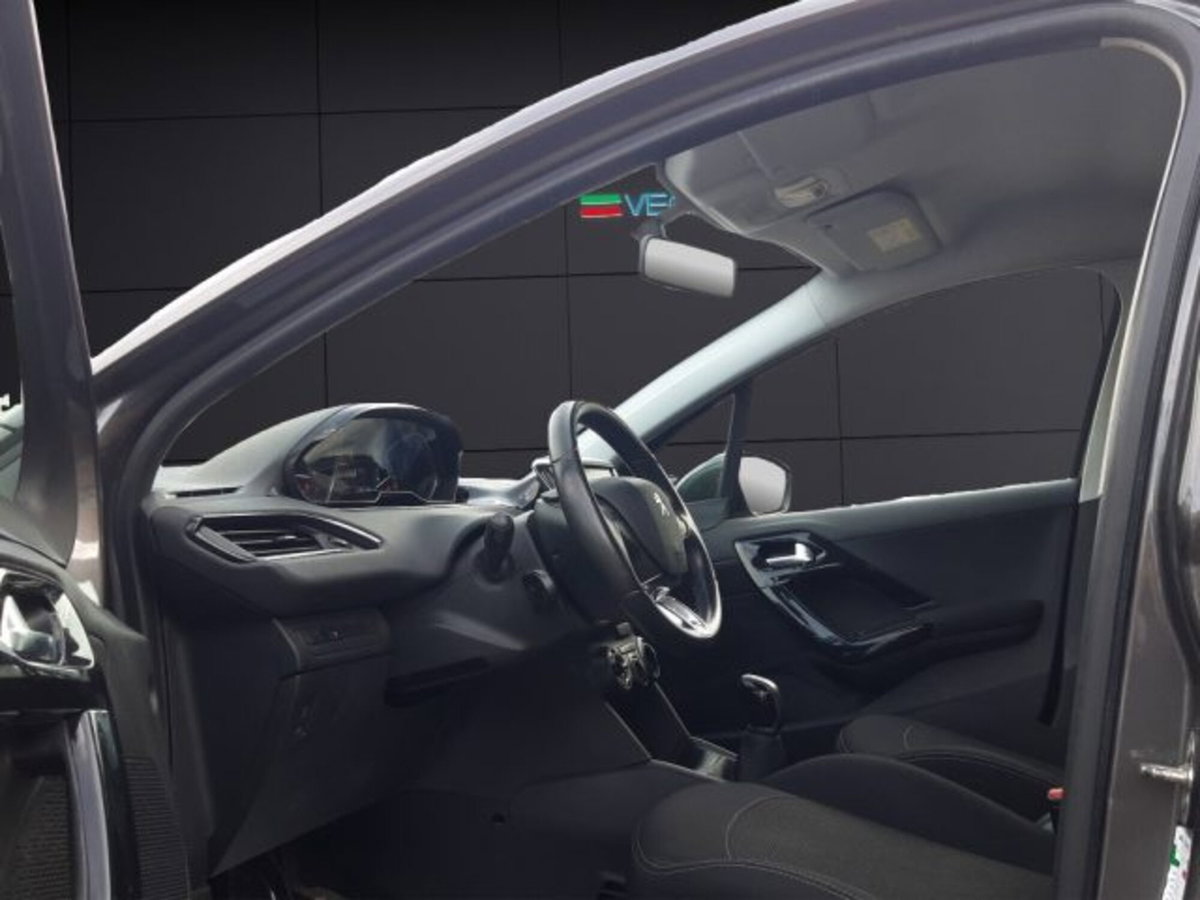 Peugeot 208 82 5 porte Allure (9)