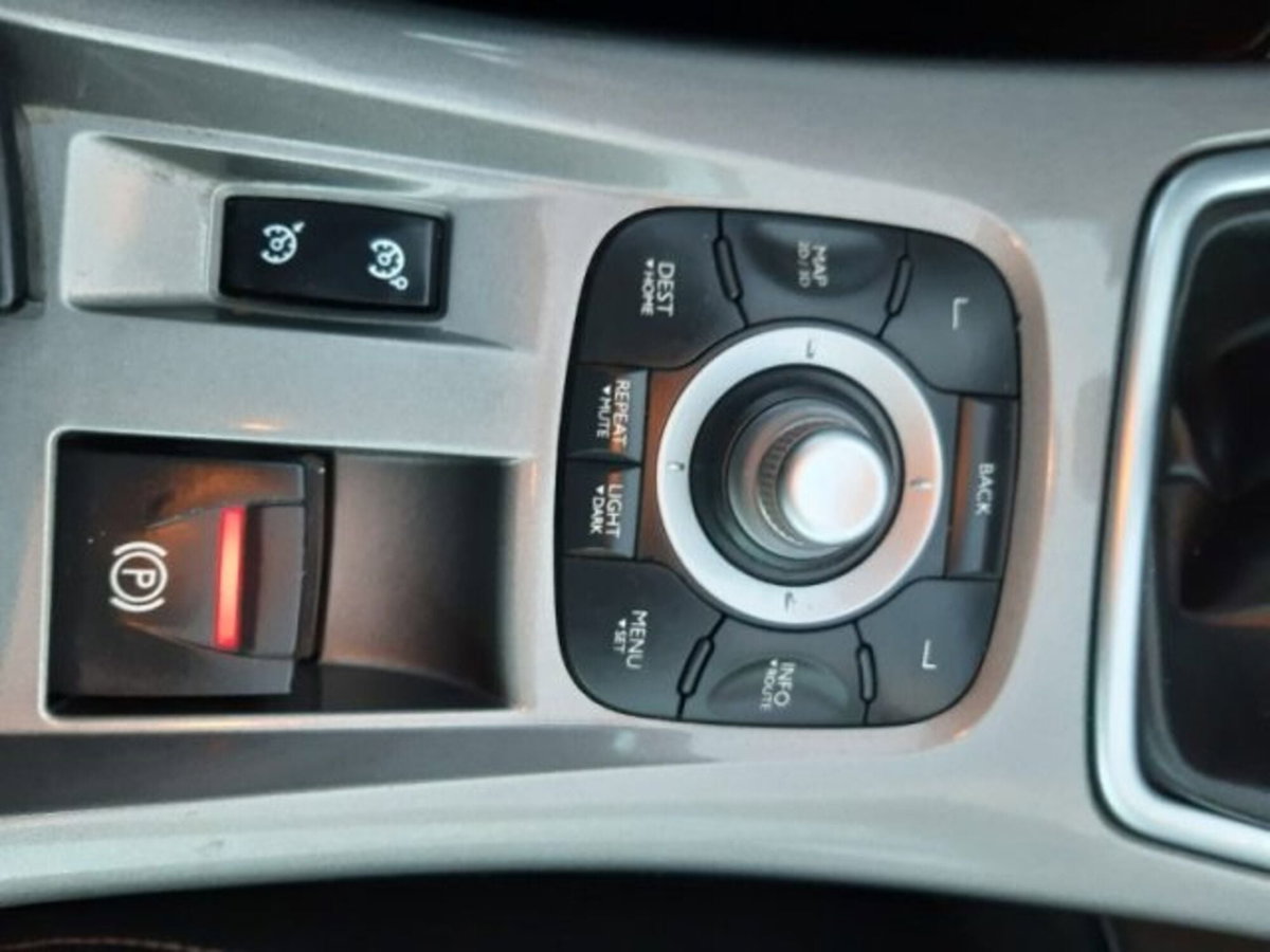 Renault Laguna SporTour 2.0 dCi 150CV SporTour 4Control (10)