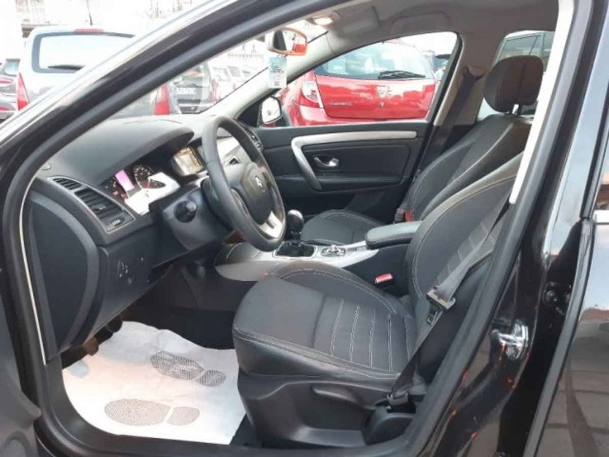 Renault Laguna SporTour 2.0 dCi 150CV SporTour 4Control (15)