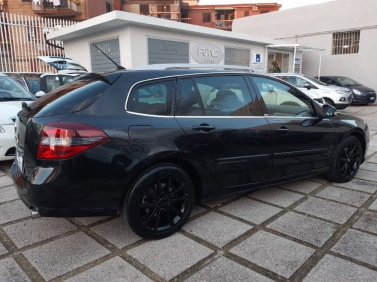 Renault Laguna SporTour 2.0 dCi 150CV SporTour 4Control (3)