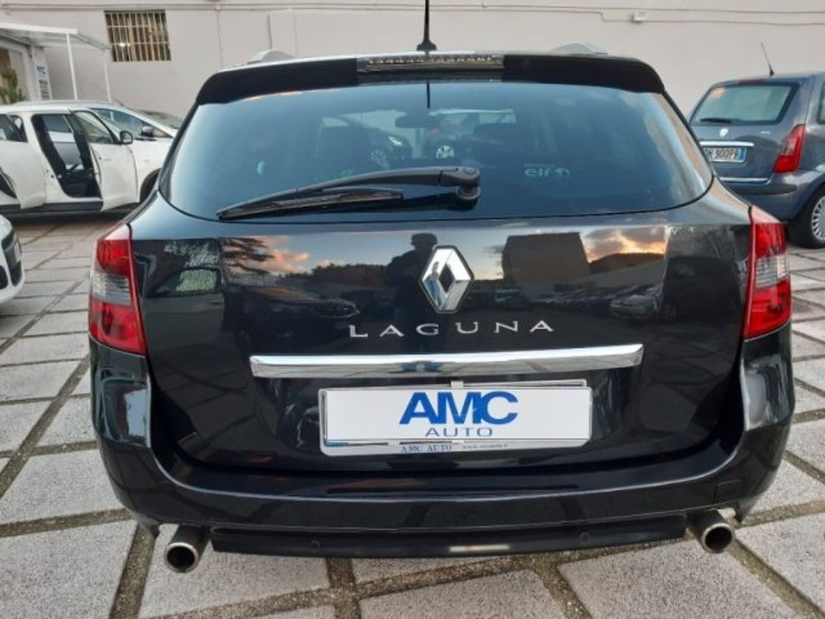 Renault Laguna SporTour 2.0 dCi 150CV SporTour 4Control (4)