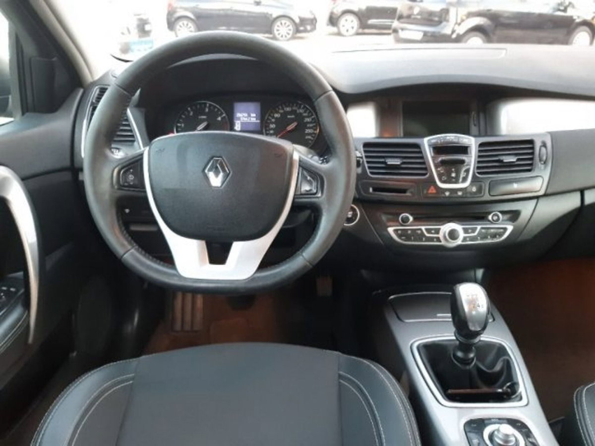 Renault Laguna SporTour 2.0 dCi 150CV SporTour 4Control (6)
