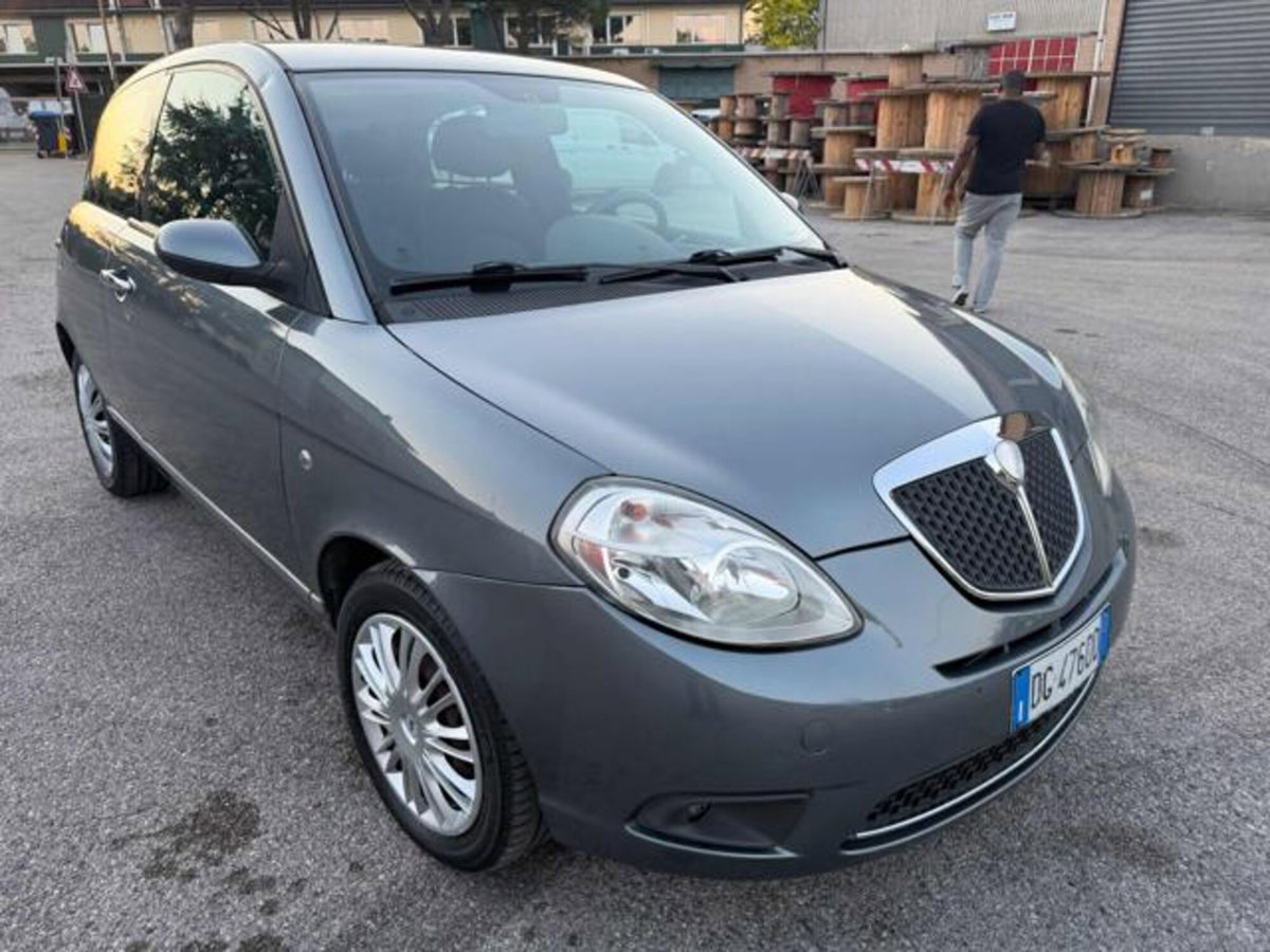 Lancia Ypsilon 1.2 Argento (14)
