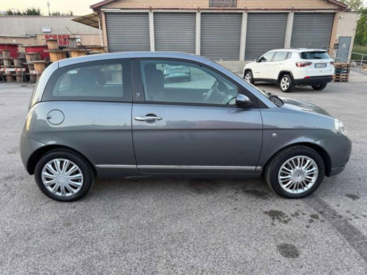 Lancia Ypsilon 1.2 Argento (8)
