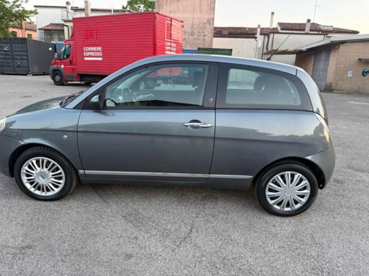 Lancia Ypsilon 1.2 Argento (9)