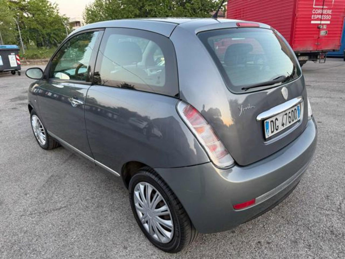 Lancia Ypsilon 1.2 Argento (10)
