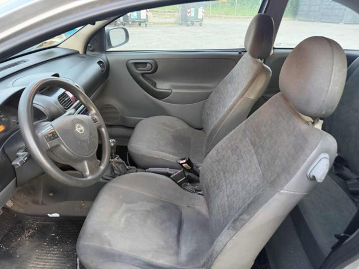 Opel Corsa 1.0i 12V cat 3 porte (3)