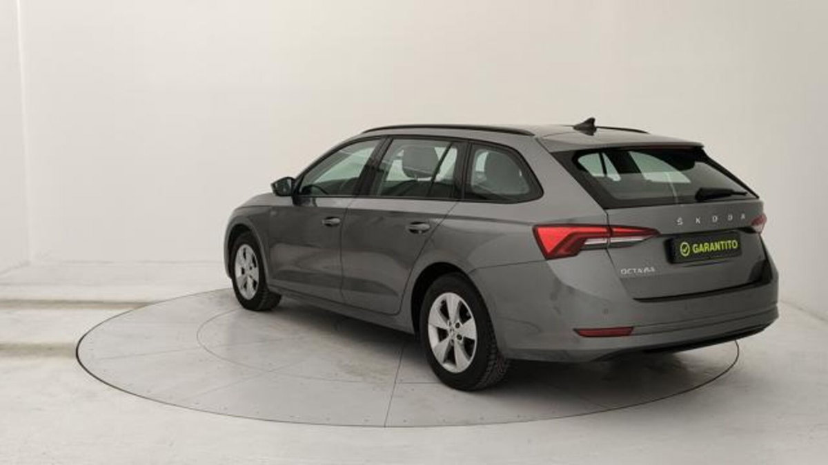 Skoda Octavia Station Wagon 2.0 TDI EVO SCR 150 CV DSG 4x4 Wagon Executive (3)