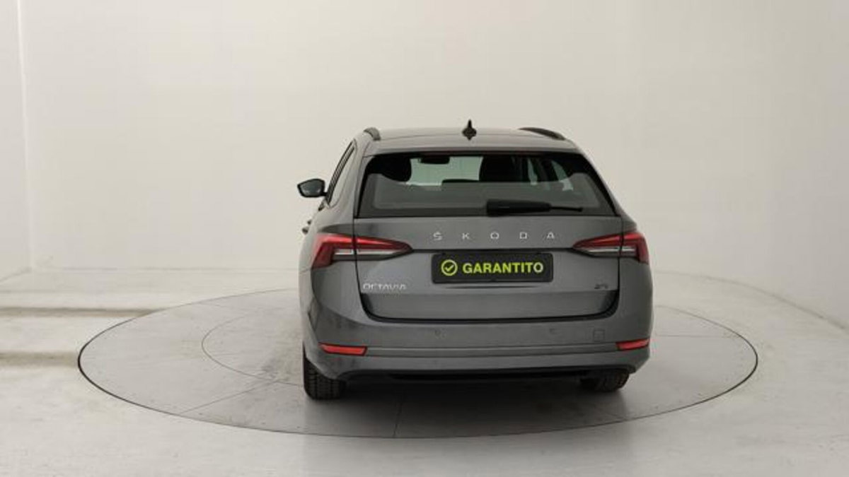 Skoda Octavia Station Wagon 2.0 TDI EVO SCR 150 CV DSG 4x4 Wagon Executive (4)