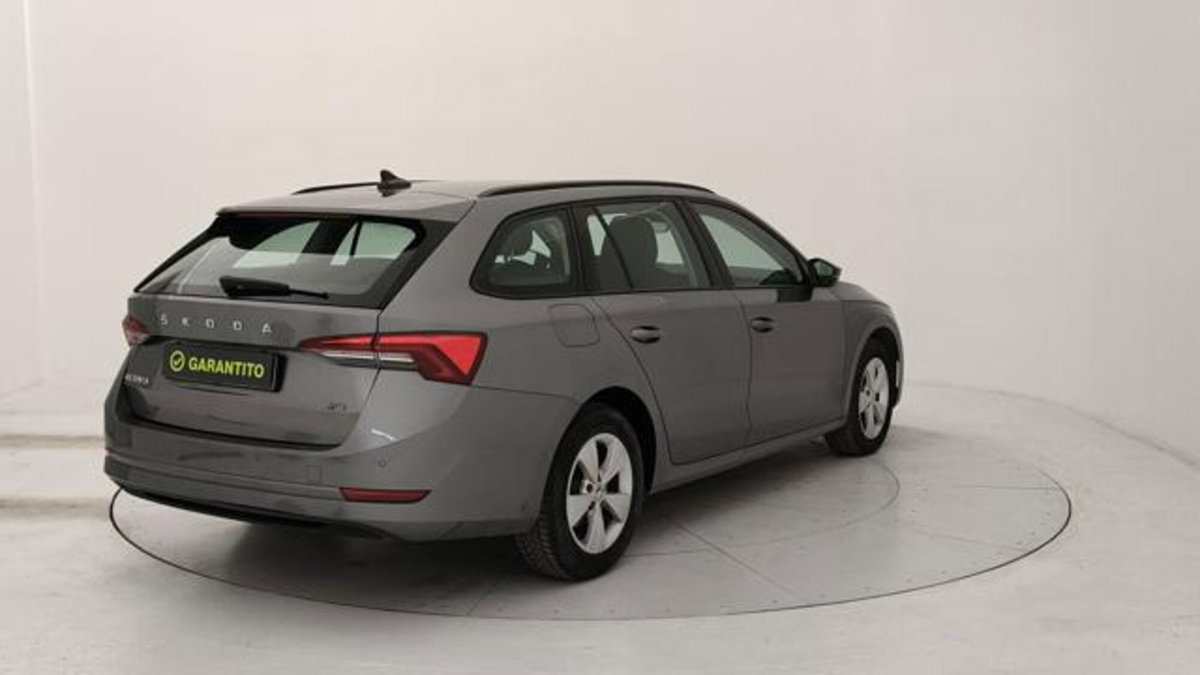 Skoda Octavia Station Wagon 2.0 TDI EVO SCR 150 CV DSG 4x4 Wagon Executive (5)