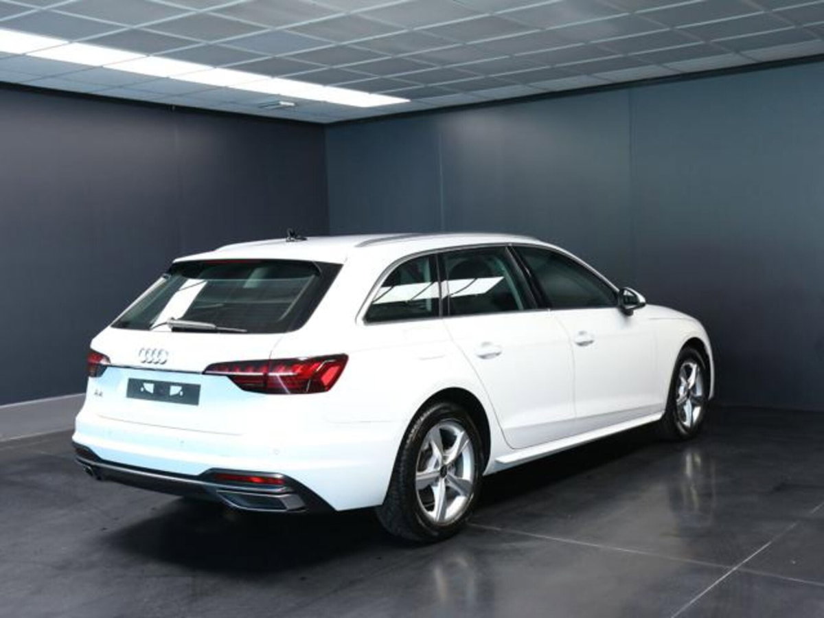 Audi A4 Avant 30 TDI/136 CV S tronic Business Advanced (3)