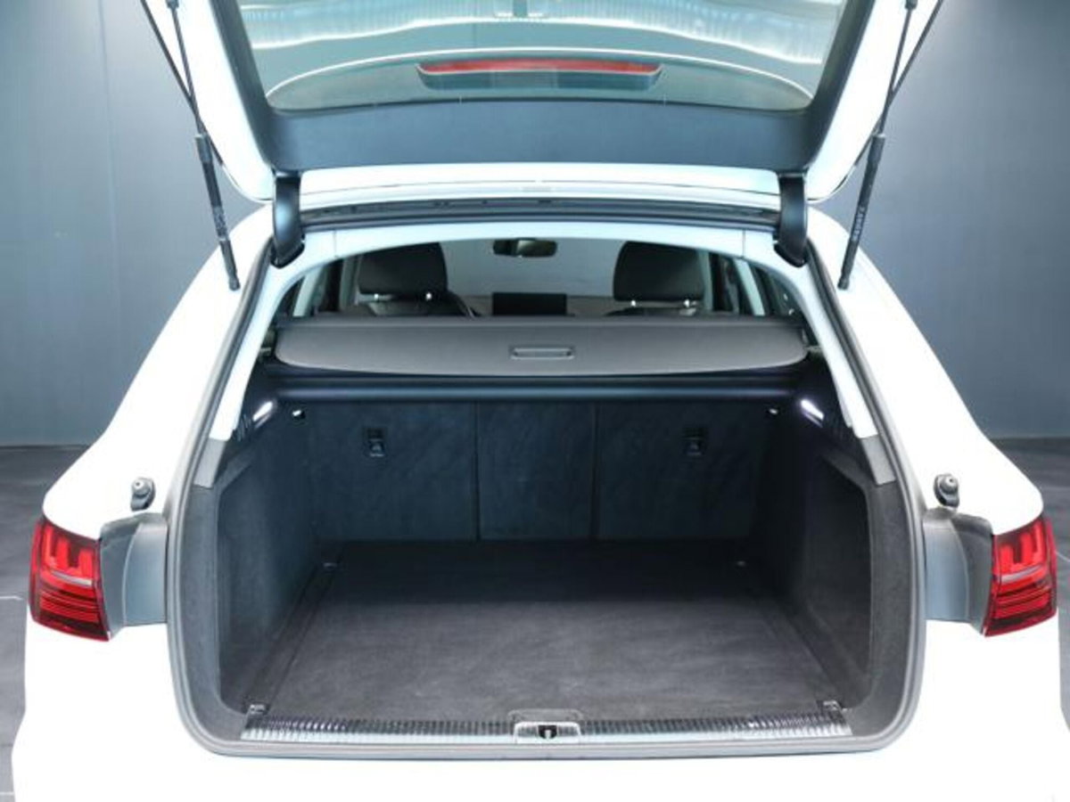 Audi A4 Avant 30 TDI/136 CV S tronic Business Advanced (7)