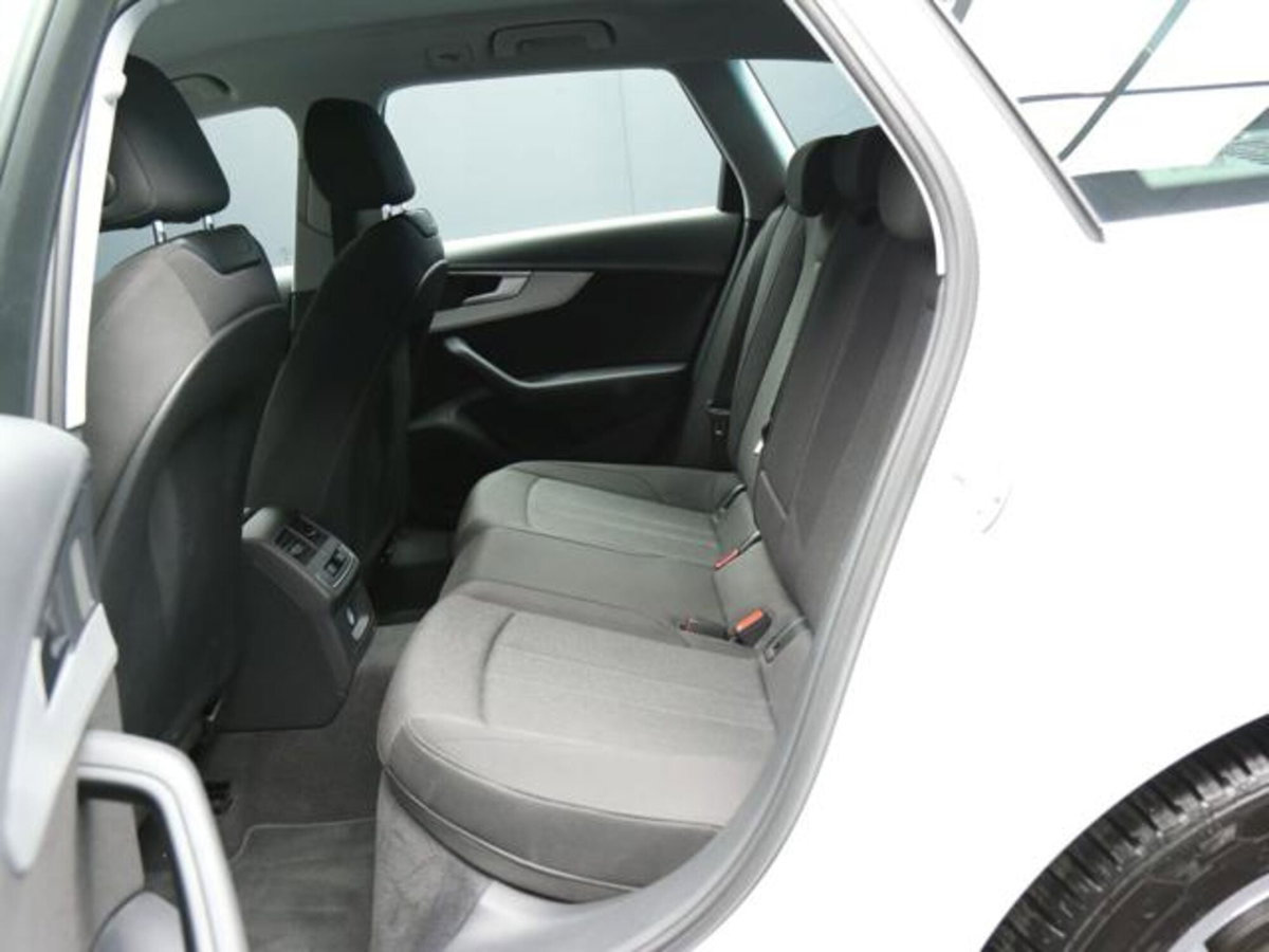 Audi A4 Avant 30 TDI/136 CV S tronic Business Advanced (8)