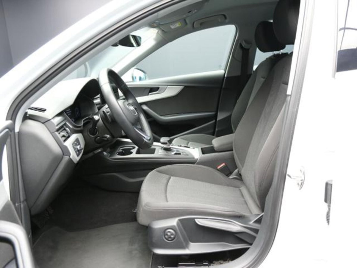 Audi A4 Avant 30 TDI/136 CV S tronic Business Advanced (9)