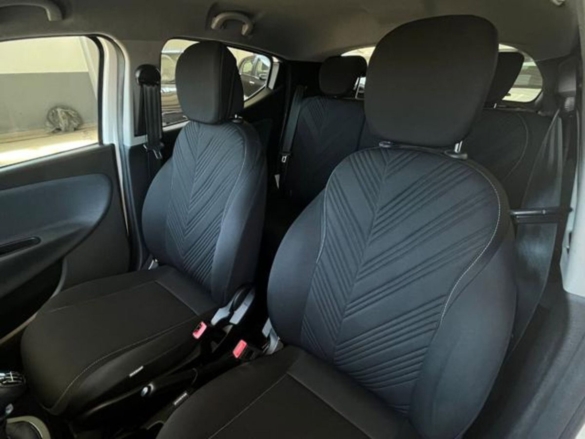 Lancia Ypsilon 1.0 FireFly 5 porte S&S Hybrid Ecochic Gold (11)