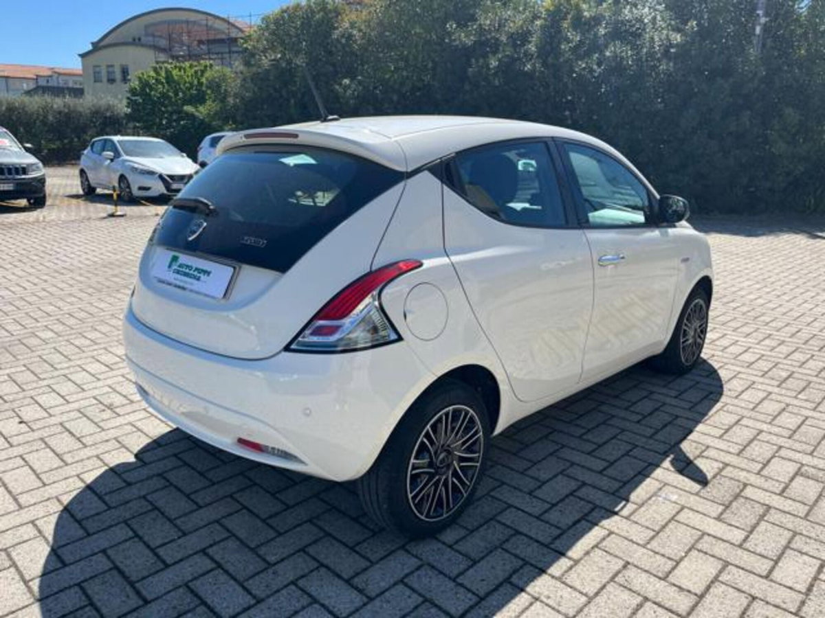 Lancia Ypsilon 1.0 FireFly 5 porte S&S Hybrid Ecochic Gold (15)
