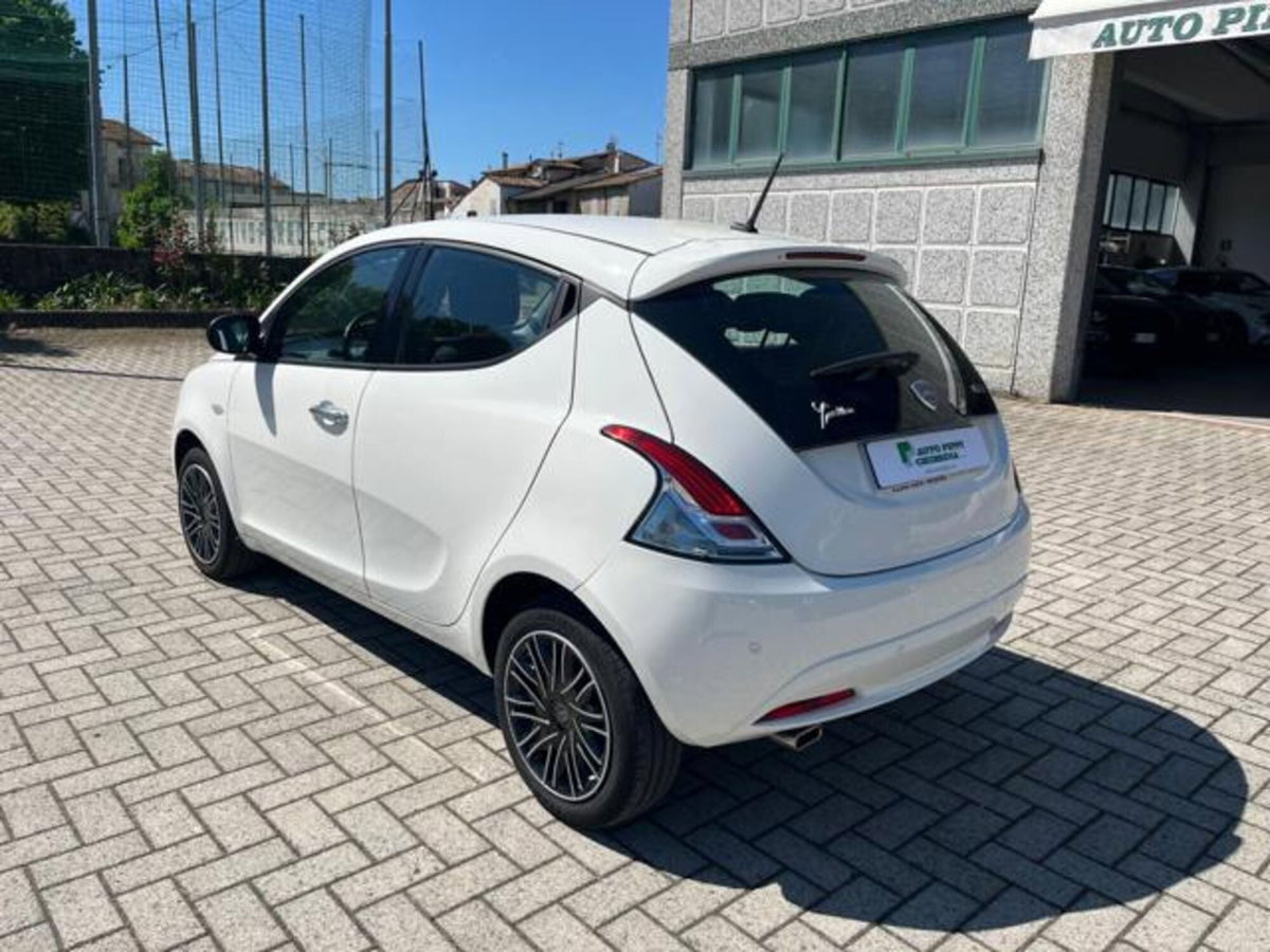 Lancia Ypsilon 1.0 FireFly 5 porte S&S Hybrid Ecochic Gold (16)