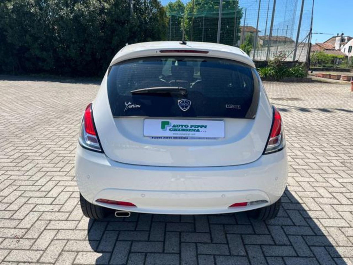 Lancia Ypsilon 1.0 FireFly 5 porte S&S Hybrid Ecochic Gold (17)