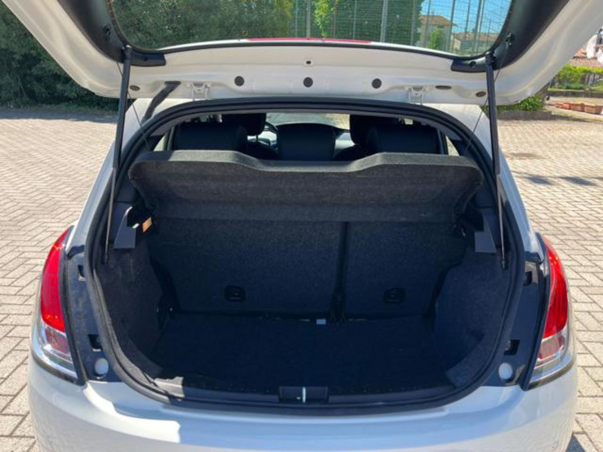 Lancia Ypsilon 1.0 FireFly 5 porte S&S Hybrid Ecochic Gold (18)