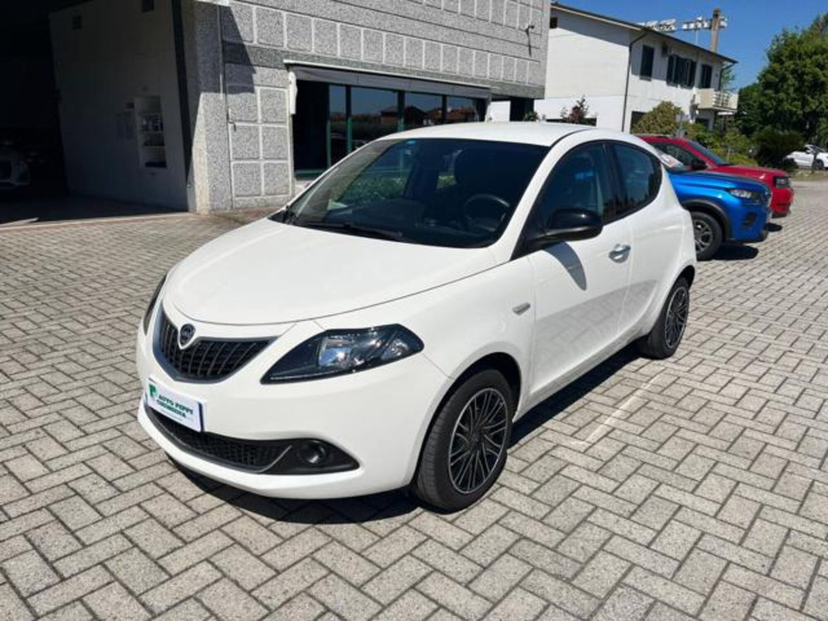 Lancia Ypsilon 1.0 FireFly 5 porte S&S Hybrid Ecochic Gold (3)