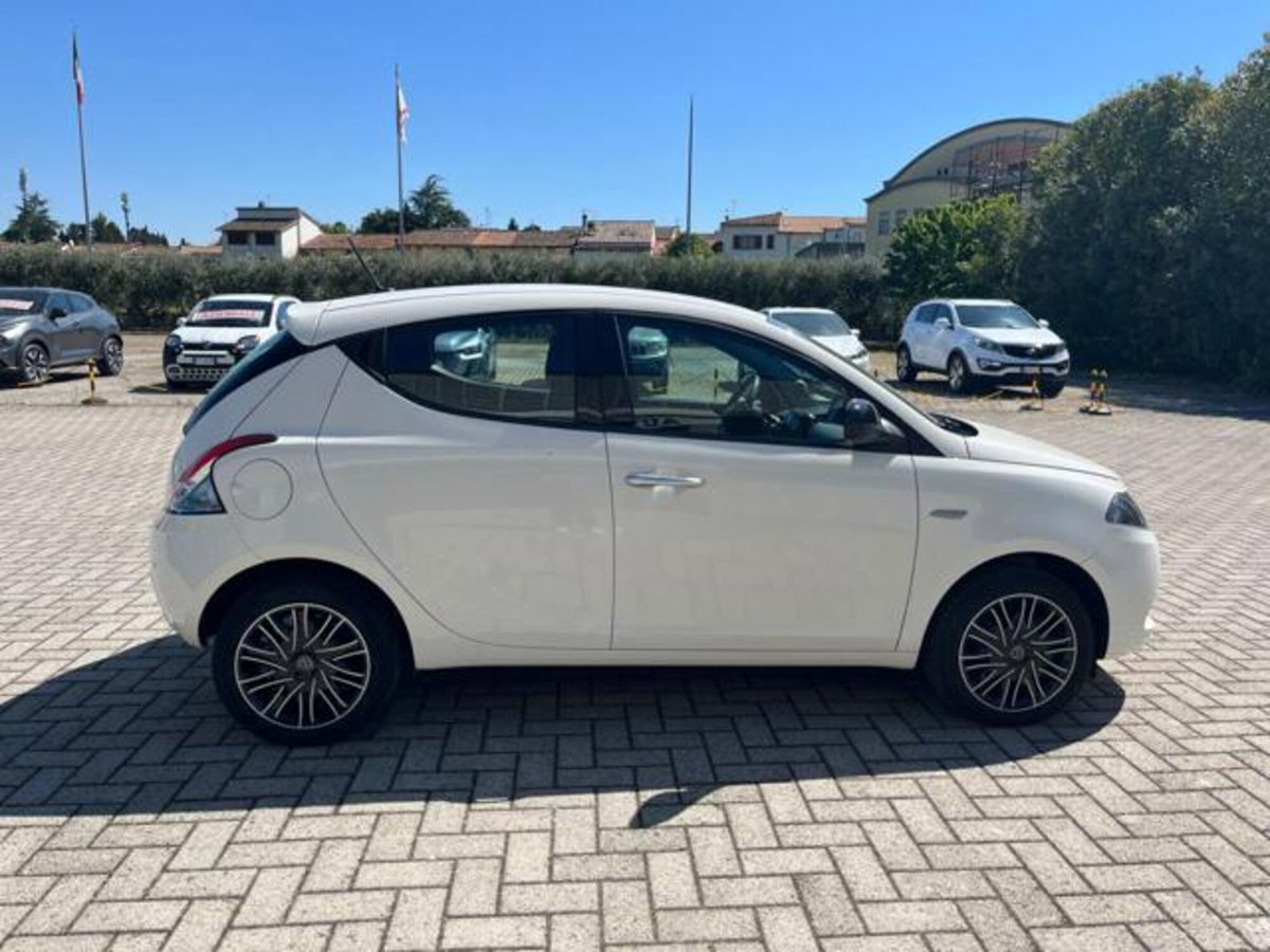 Lancia Ypsilon 1.0 FireFly 5 porte S&S Hybrid Ecochic Gold (5)