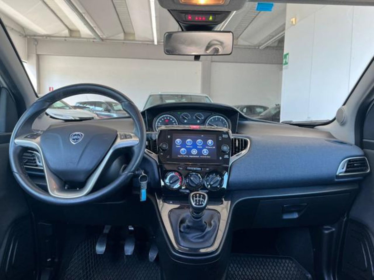 Lancia Ypsilon 1.0 FireFly 5 porte S&S Hybrid Ecochic Gold (6)