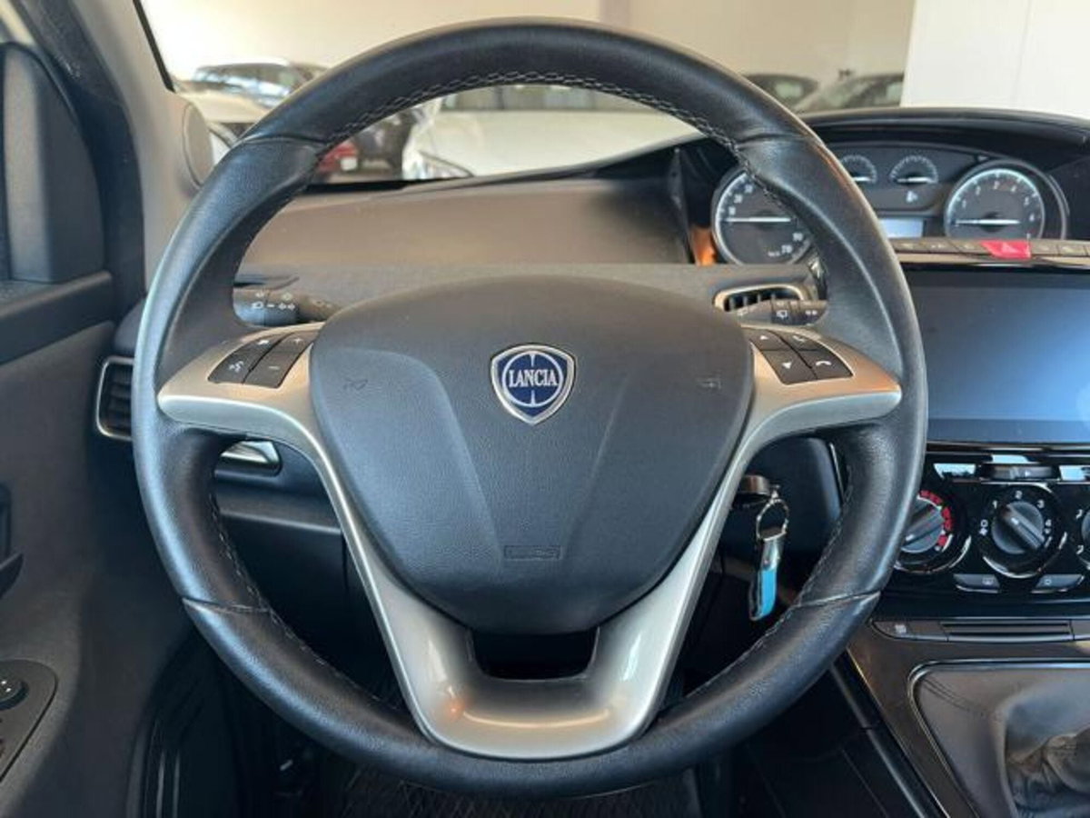 Lancia Ypsilon 1.0 FireFly 5 porte S&S Hybrid Ecochic Gold (7)