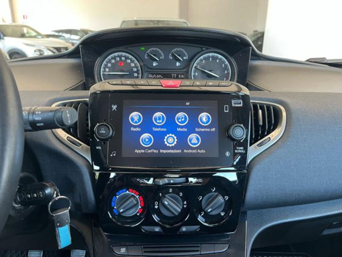 Lancia Ypsilon 1.0 FireFly 5 porte S&S Hybrid Ecochic Gold (8)