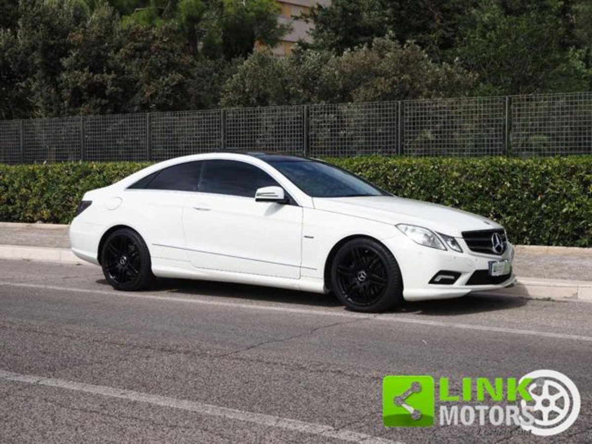 Mercedes-Benz Classe E Coupé 220 CDI Coupé BlueEFFICIENCY Avantgarde (16)