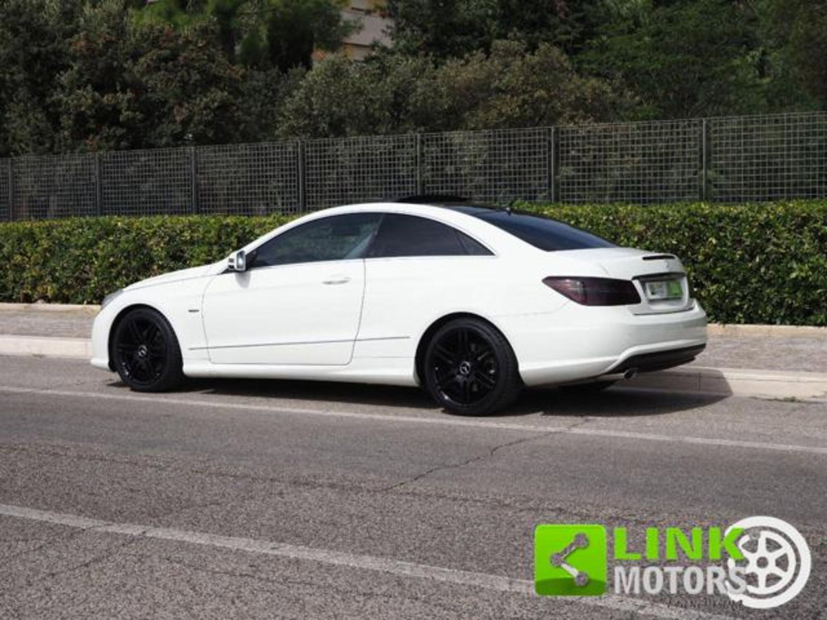 Mercedes-Benz Classe E Coupé 220 CDI Coupé BlueEFFICIENCY Avantgarde (17)