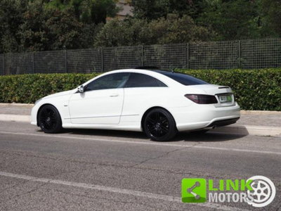Mercedes-Benz Classe E Coupé 220 CDI Coupé BlueEFFICIENCY Avantgarde (17)