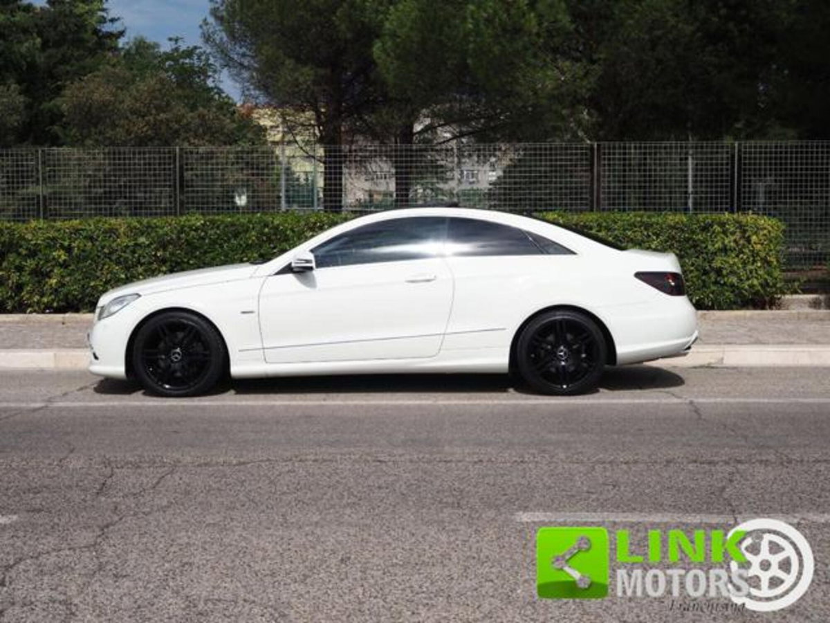 Mercedes-Benz Classe E Coupé 220 CDI Coupé BlueEFFICIENCY Avantgarde (18)