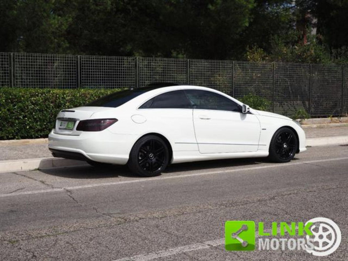Mercedes-Benz Classe E Coupé 220 CDI Coupé BlueEFFICIENCY Avantgarde (2)