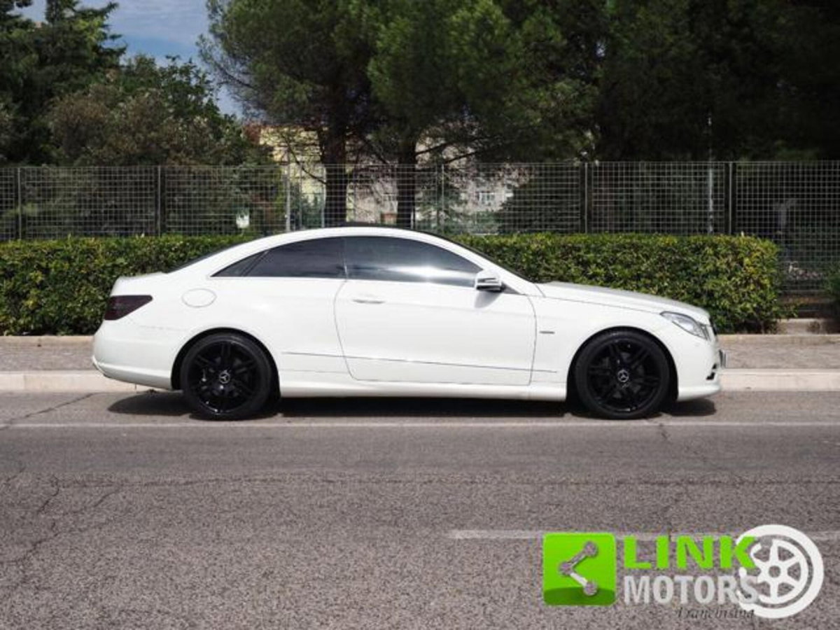 Mercedes-Benz Classe E Coupé 220 CDI Coupé BlueEFFICIENCY Avantgarde (3)