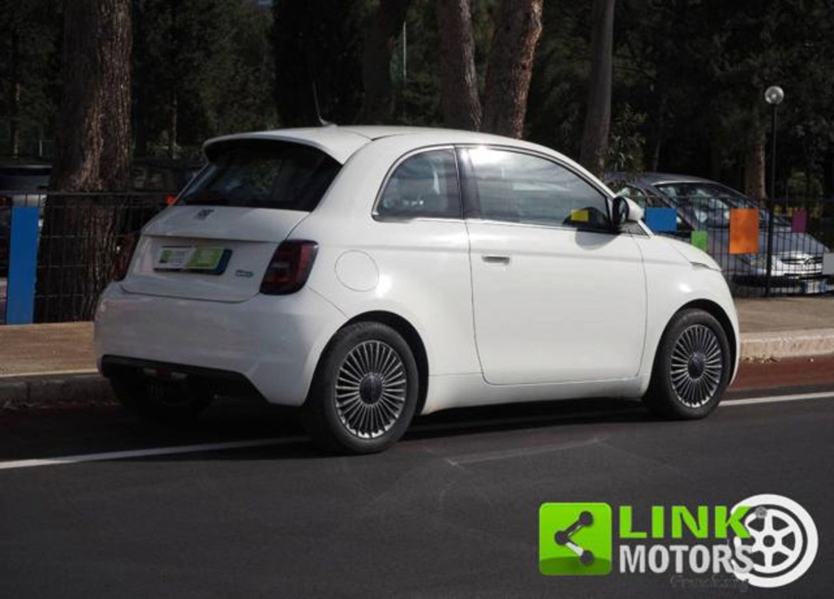 Fiat 500e Icon 3+1 42 kWh (2)