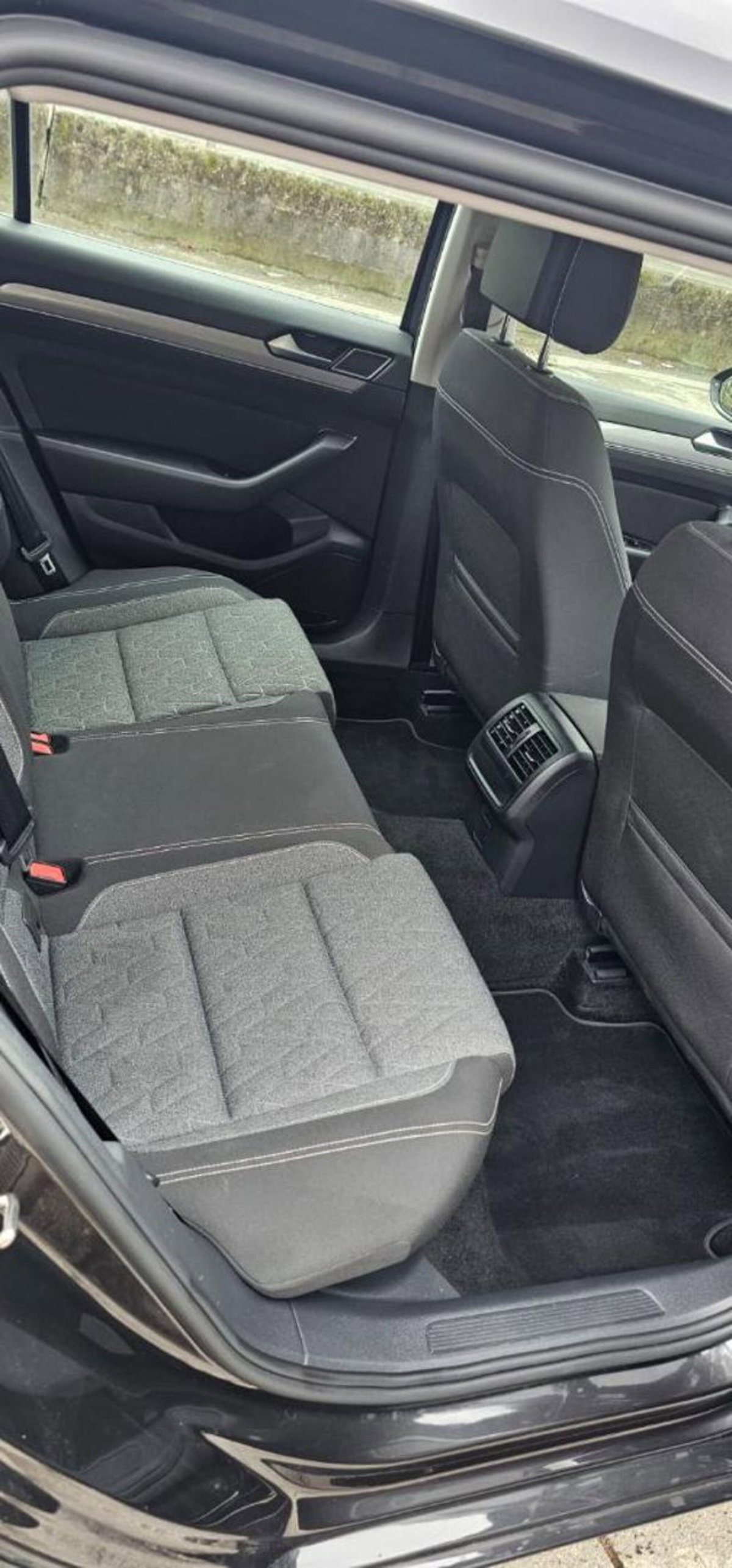 Volkswagen Passat Variant 2.0 TDI SCR EVO DSG Business (18)