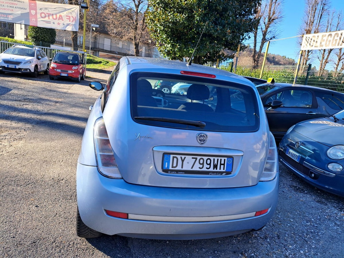 Lancia Ypsilon 1.4 Argento Ecochic GPL (11)
