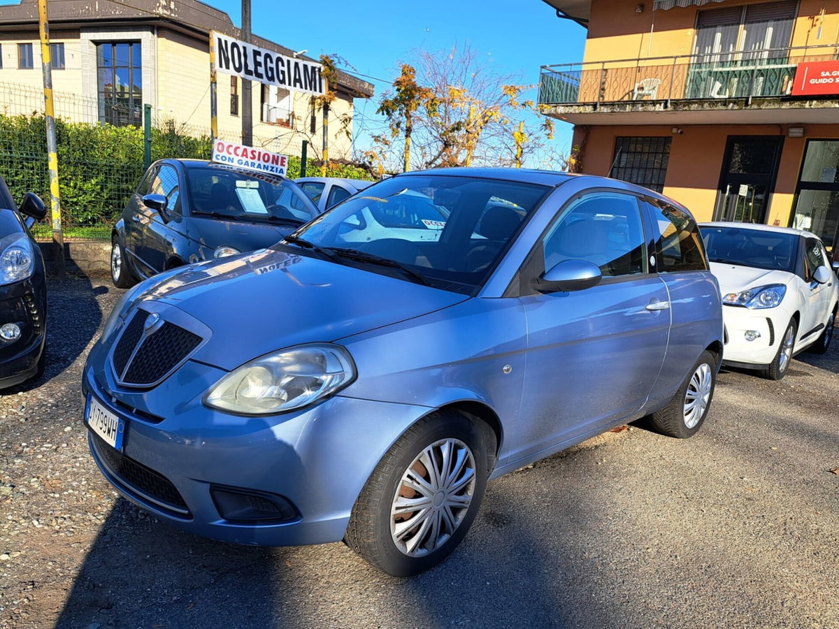 Lancia Ypsilon 1.4 Argento Ecochic GPL (14)