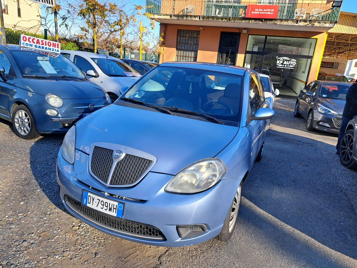 Lancia Ypsilon 1.4 Argento Ecochic GPL (2)