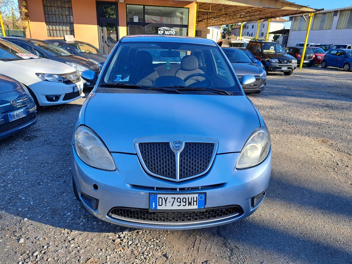 Lancia Ypsilon 1.4 Argento Ecochic GPL (4)