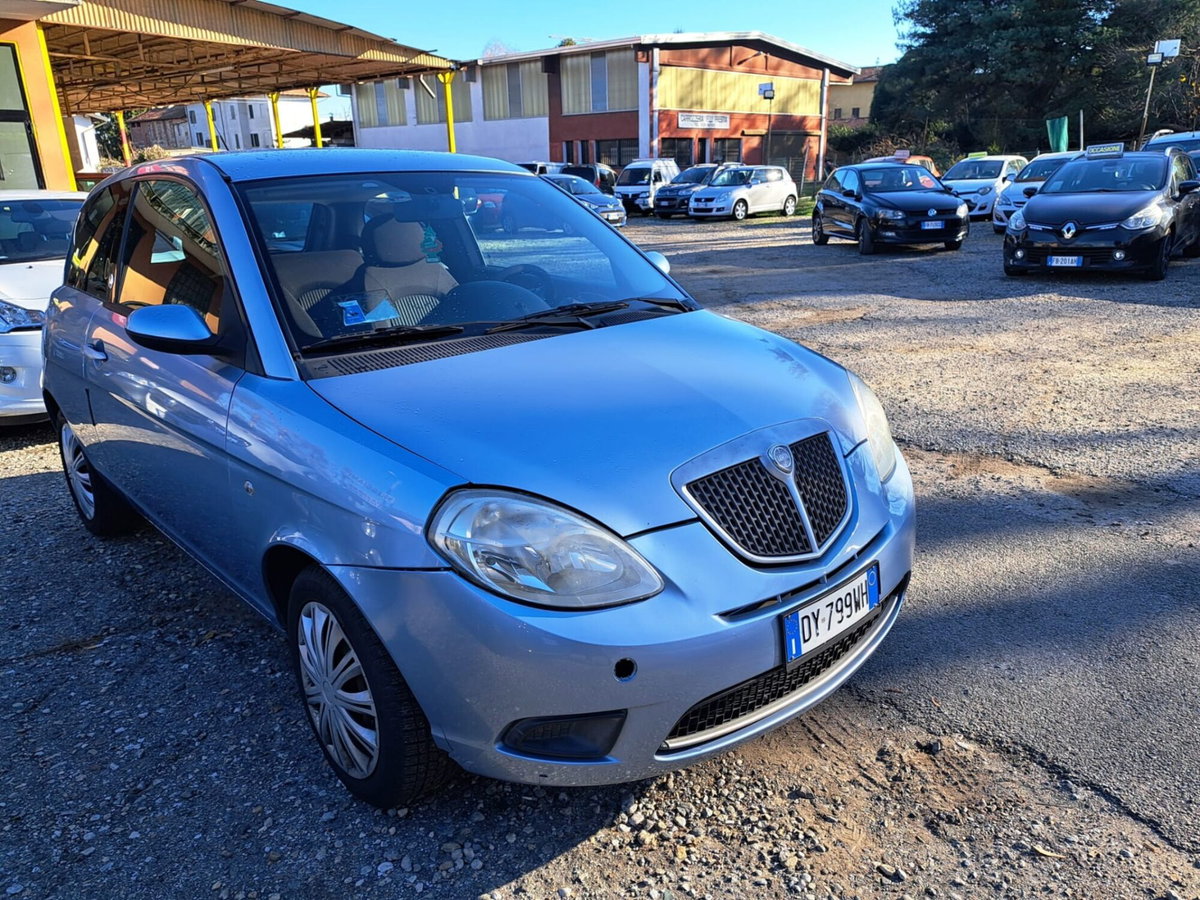 Lancia Ypsilon 1.4 Argento Ecochic GPL (5)