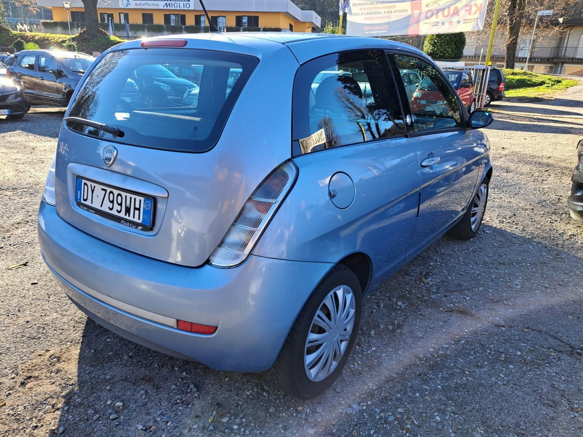 Lancia Ypsilon 1.4 Argento Ecochic GPL (6)