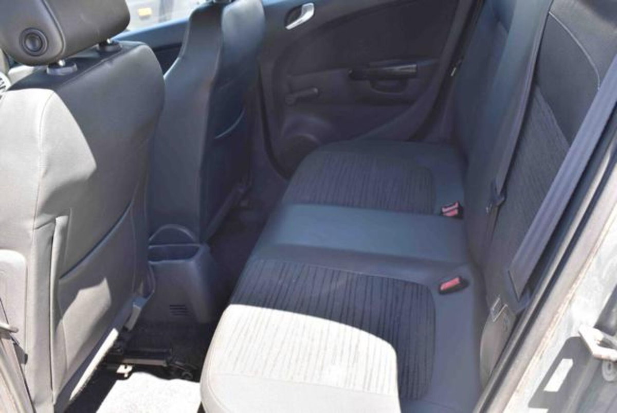 Opel Corsa 1.2 5 porte Edition (10)