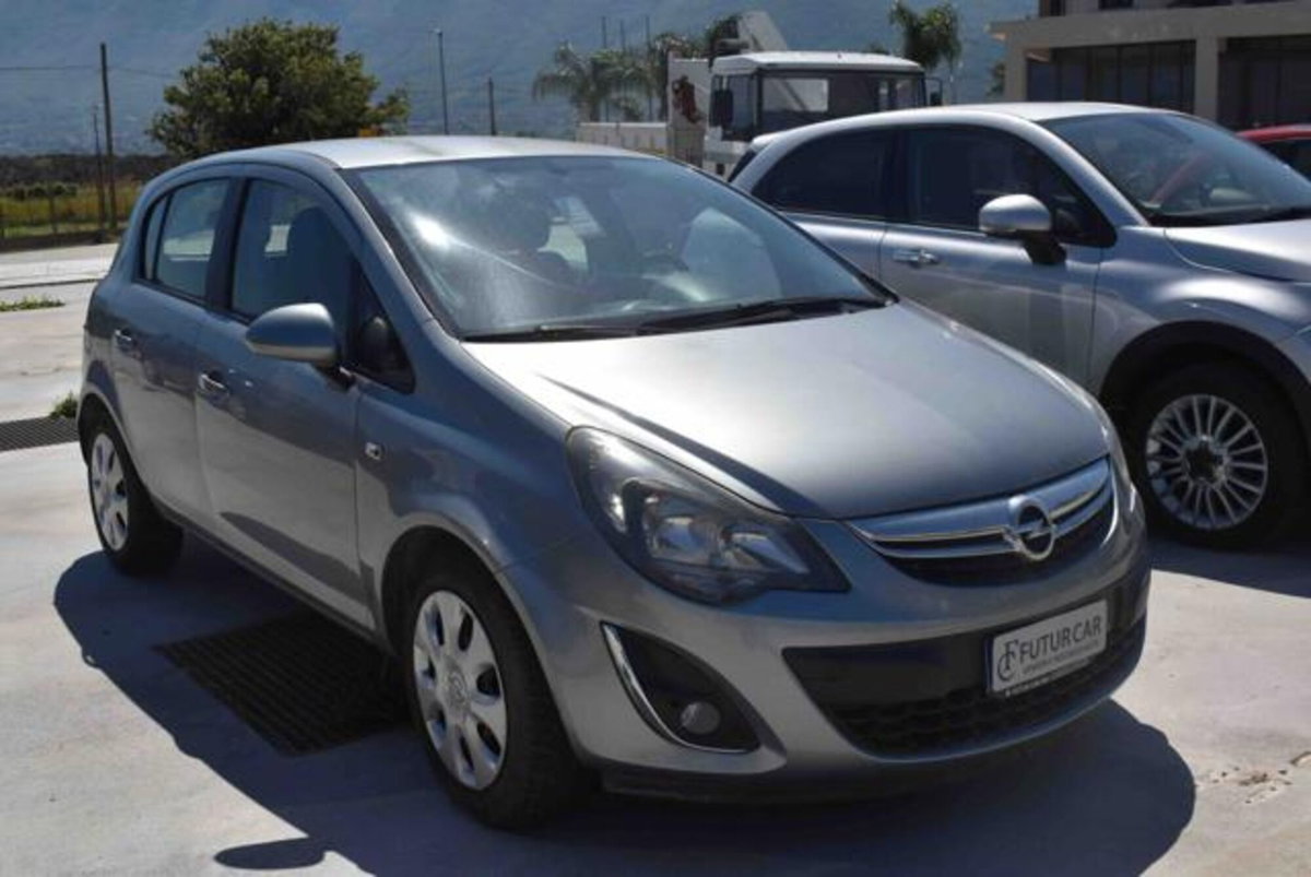 Opel Corsa 1.2 5 porte Edition (3)