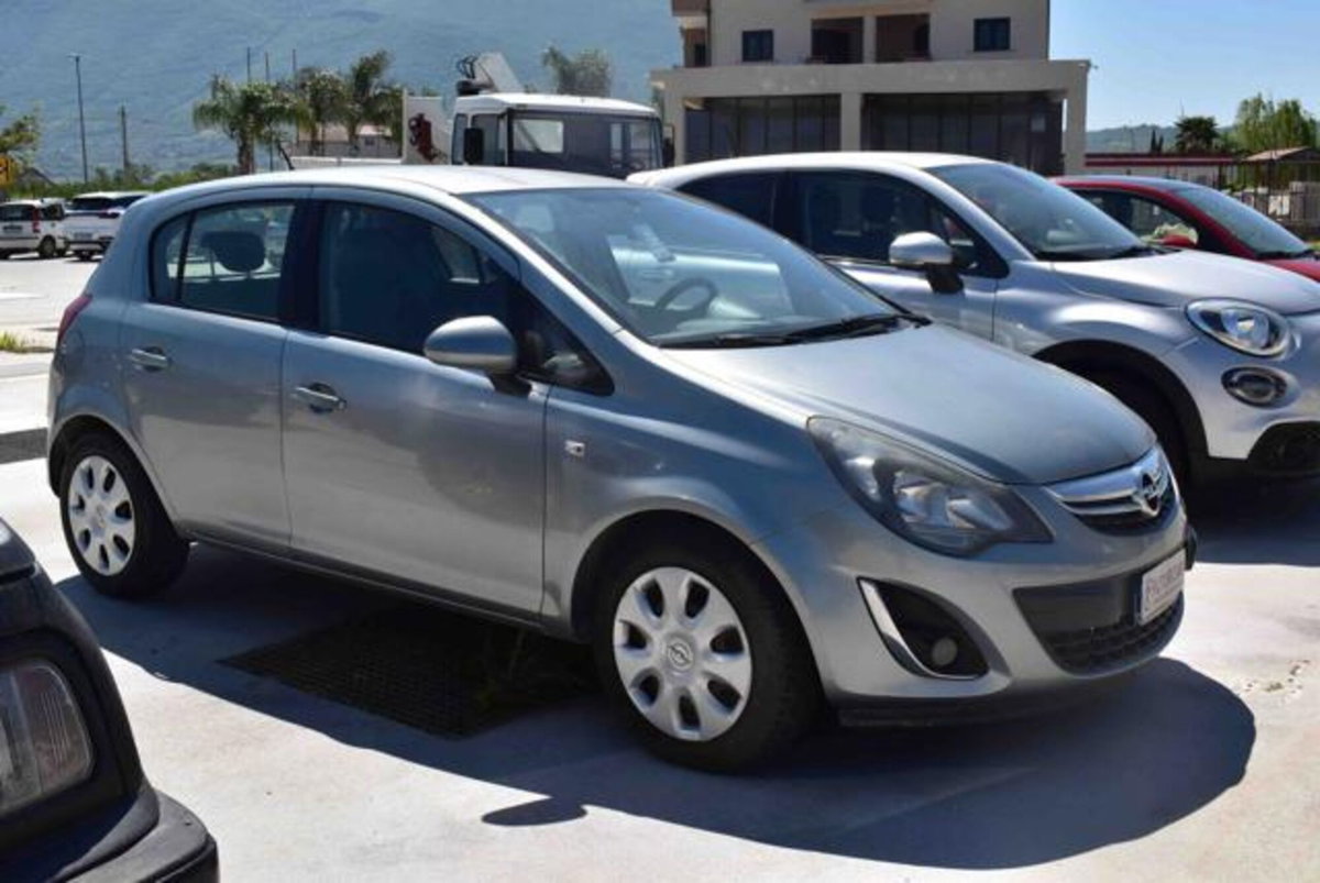 Opel Corsa 1.2 5 porte Edition (4)