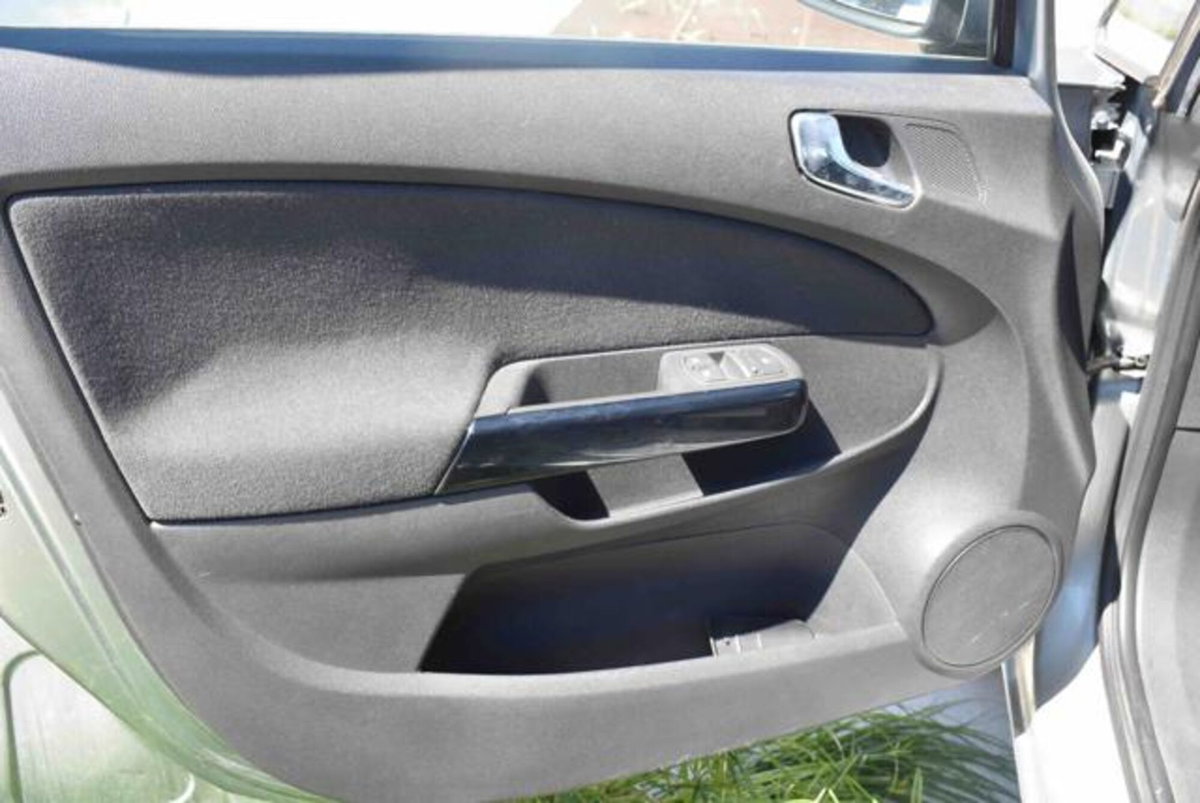 Opel Corsa 1.2 5 porte Edition (5)