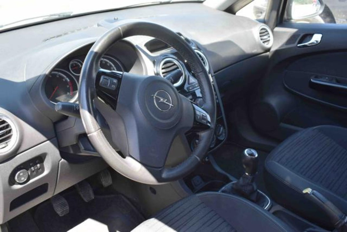 Opel Corsa 1.2 5 porte Edition (6)