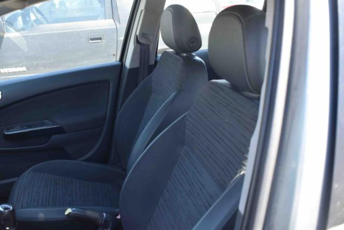 Opel Corsa 1.2 5 porte Edition (7)